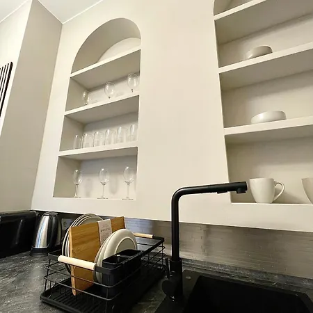 1 Apartment *