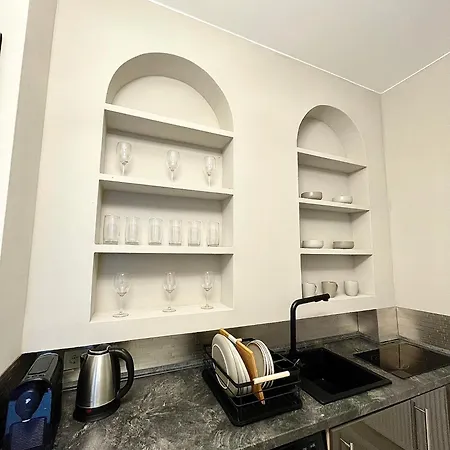 1 Apartment *