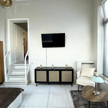 1 Apartment *