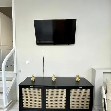 1 Apartment *
