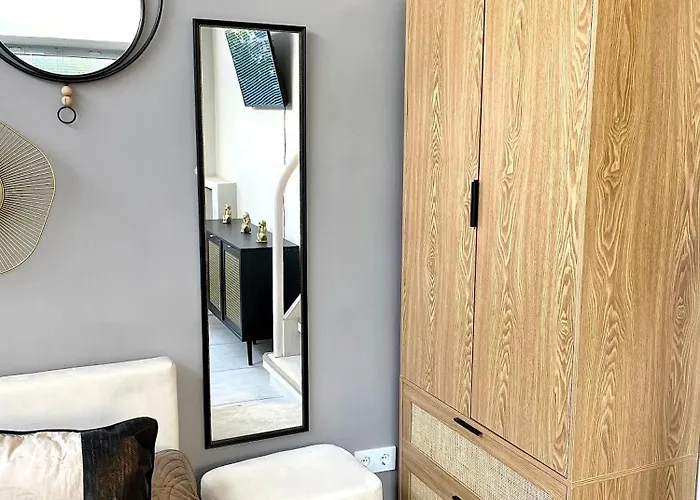 1 Διαμέρισμα *