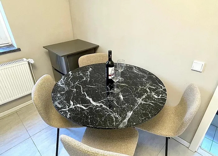 1 Διαμέρισμα *